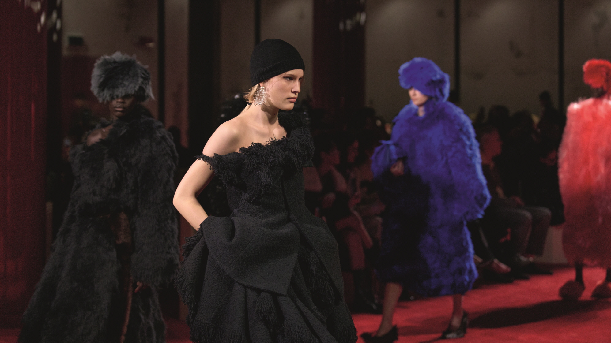 보테가베네타, 밀라노서 2026 겨울 컬렉션 선봬... 윤여정·아이엔 참석 3-Image